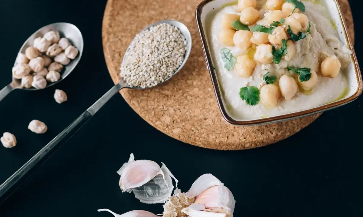 Hummus with chickpeas and garnishes